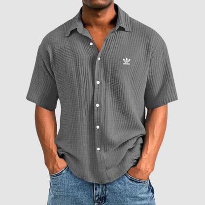Nuova camicia alla moda per uomo