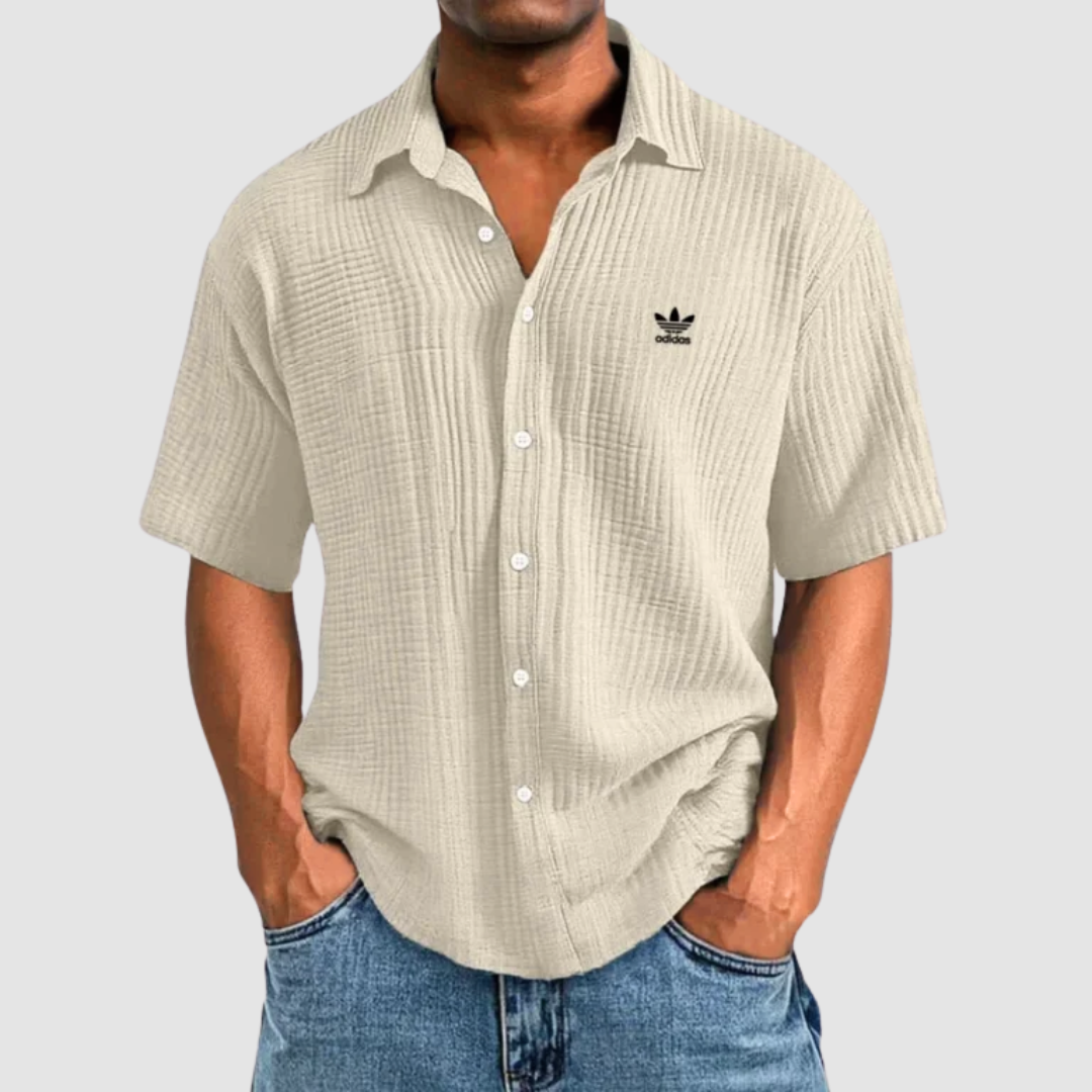 Nuova camicia alla moda per uomo