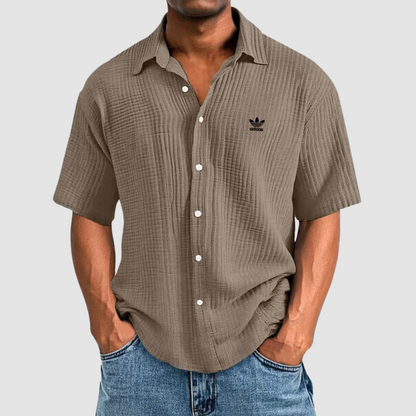 Nuova camicia alla moda per uomo